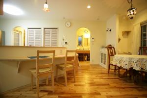 ダイニングキッチンはオープンスタイル。朝食や軽食に便利なカウンターも設置しました。