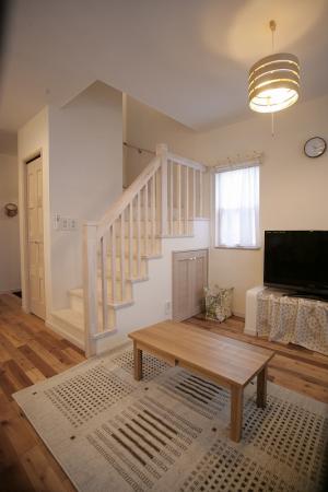 リビング階段もナチュラルな雰囲気。家族の楽しい声が聞こえてきそうです。