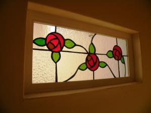 リビングの壁にはお客様がお気に入りのステンドグラスをはめたりとこだわりもいっぱい！