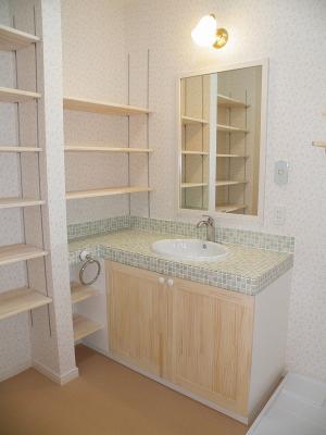 リビング＆ダイニングは無垢のチェリーフロアを貼りました。自然な色幅がきれいです。