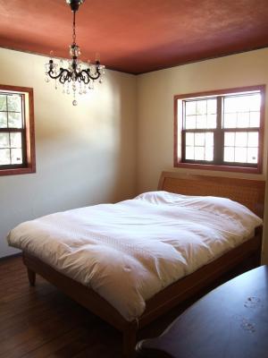 南のリゾートのような楽しい、そして落ち着いた寝室になりました。