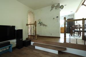 スキップフロアで、リビングが一段下がっています。