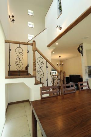 階段手摺は『JCT』のオリジナルアイアンを使っています。