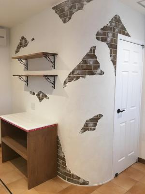 造形モルタルで作られたアールの壁です。