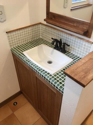 造作の手洗いです。