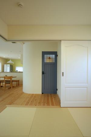 引込戸を収納する事で、とても広い空間になります。