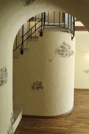 トンネルのようなドーム状の入口