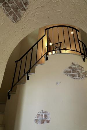 曲がる踊り場もアールにして柔らかいデザインも取り込みました